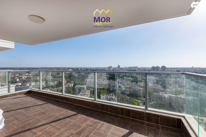 דירה, חרמון, נאות שז"ר, יבנה