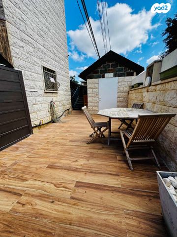 דו משפחתי, הנדיב, עכו