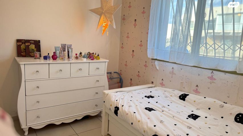 דו משפחתי, שערי תקווה