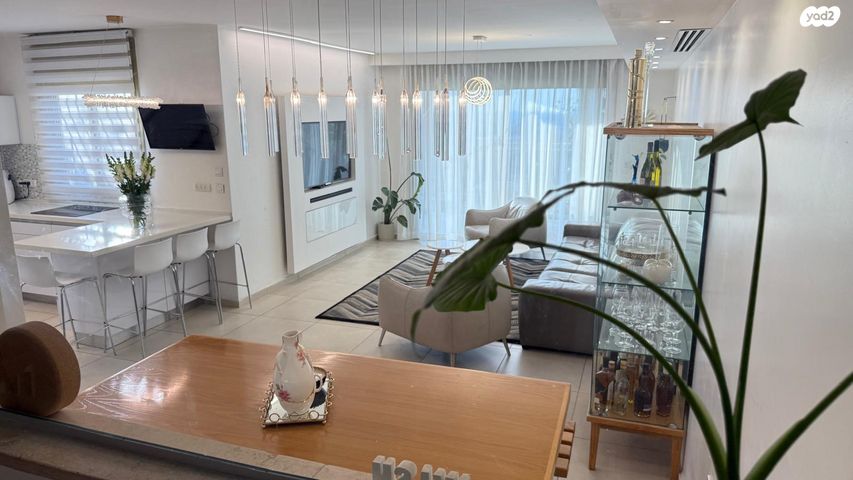 דו משפחתי, שערי תקווה