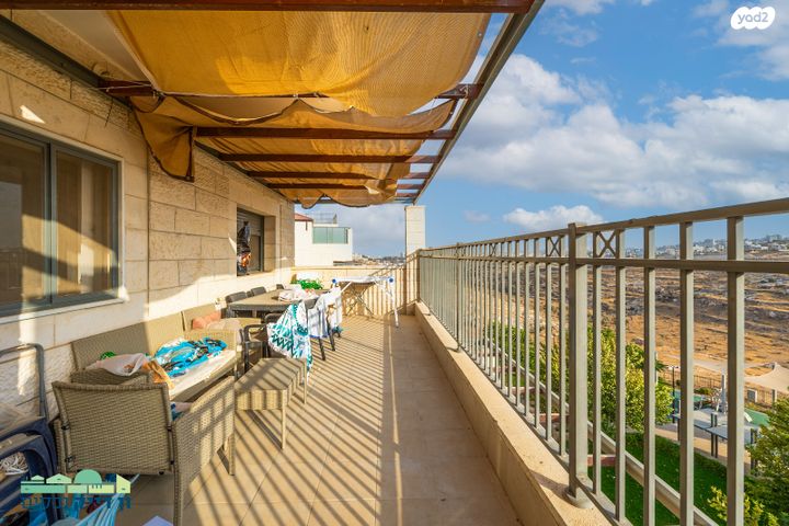 דירה, יצחק רפאל, חומת שמואל, הר חומה, ירושלים