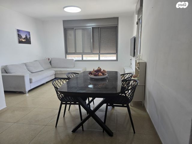 דירה, הרב שלום שבזי, אביב, ראש העין