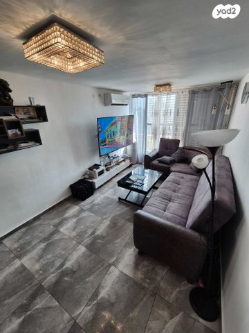 דירה, כובשי החרמון 21, רמת הנשיא, בת ים