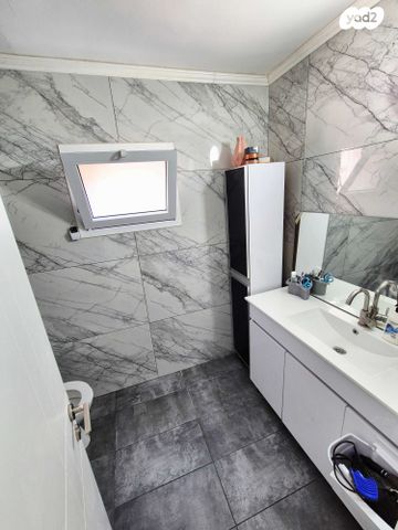 דירה, כובשי החרמון 21, רמת הנשיא, בת ים