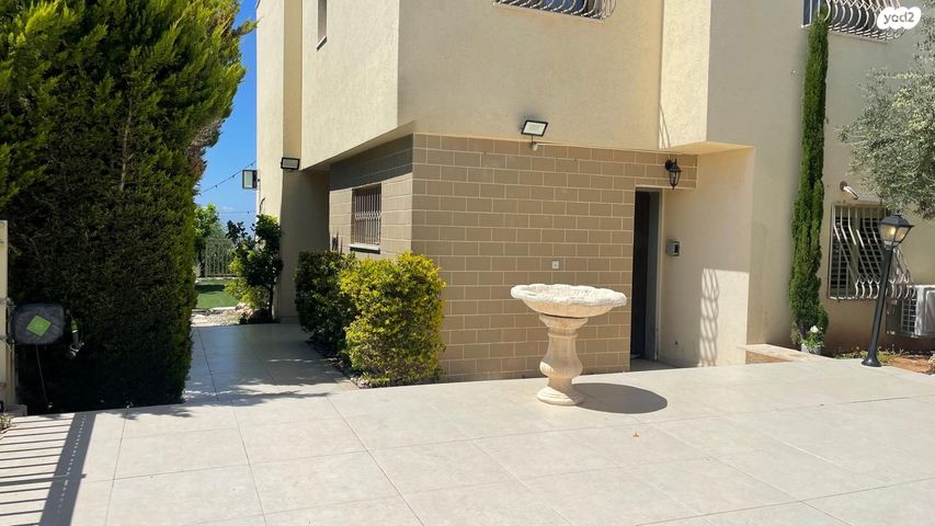 דו משפחתי, שערי תקווה