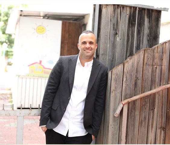 דו משפחתי, הבנים, קרית עקרון