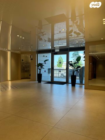 דירה, אהוד מנור, נאות אפק, אפקה, קרית ביאליק