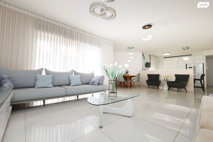 גג/ פנטהאוז, נאות רבין, יבנה