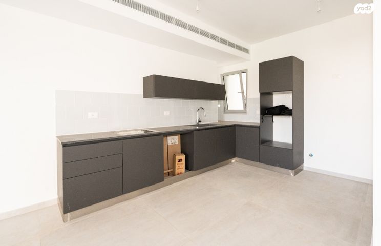 דירה, רחבעם זאבי, הרצליה