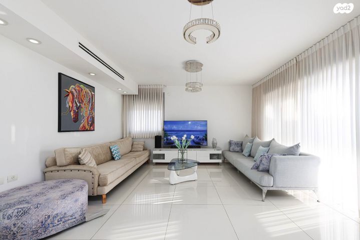 גג/ פנטהאוז, נאות רבין, יבנה