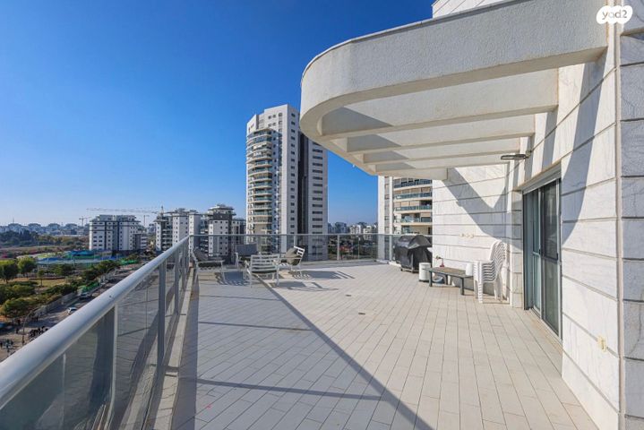 גג/ פנטהאוז, נאות רבין, יבנה