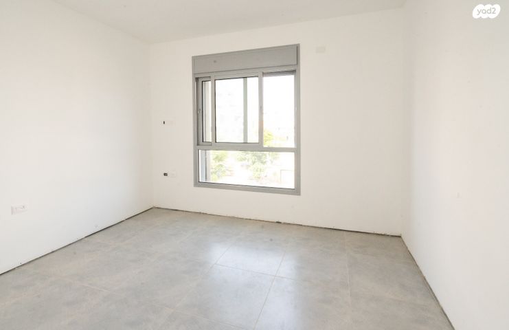 דירה, רחבעם זאבי, הרצליה