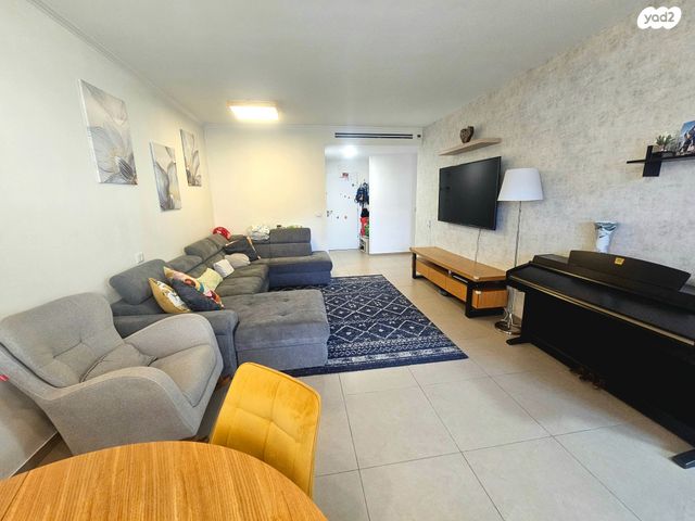 דירה, רמת נבון . הר כרמי, כרמיאל