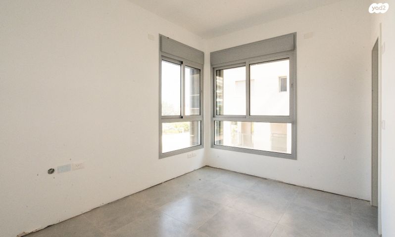 דירה, רחבעם זאבי, הרצליה