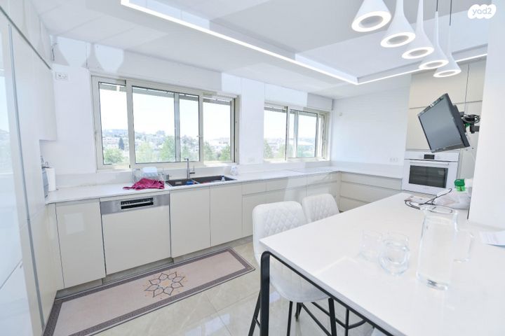 דירה, מוריס פישר 22, ירושלים