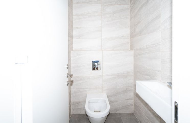 דירה, רחבעם זאבי, הרצליה