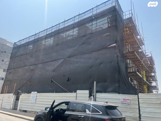 דירת גן, הצנחנים, שאר העיר, מזכרת בתיה