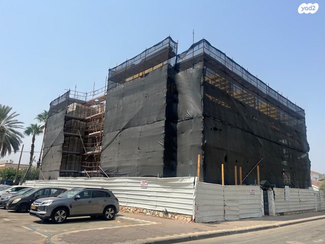 דירת גן, הצנחנים, שאר העיר, מזכרת בתיה