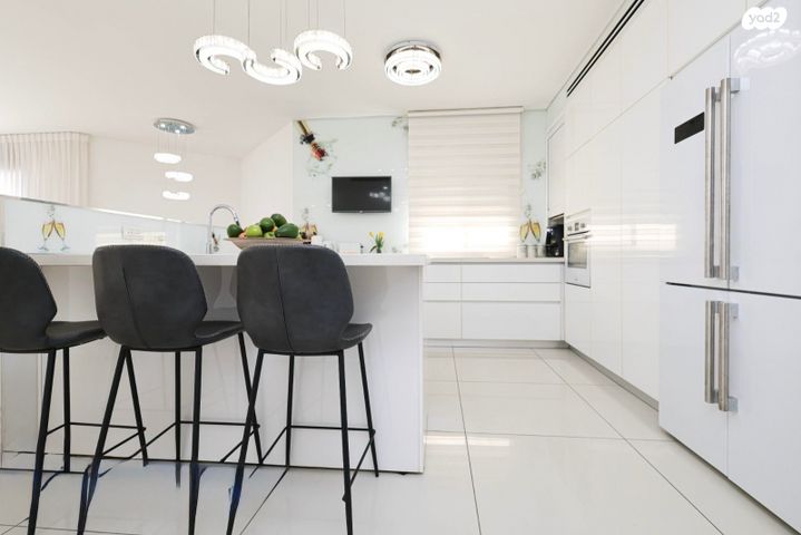 גג/ פנטהאוז, נאות רבין, יבנה