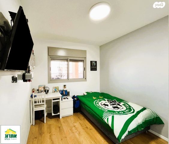 דירה, נחל איילון, צור יצחק