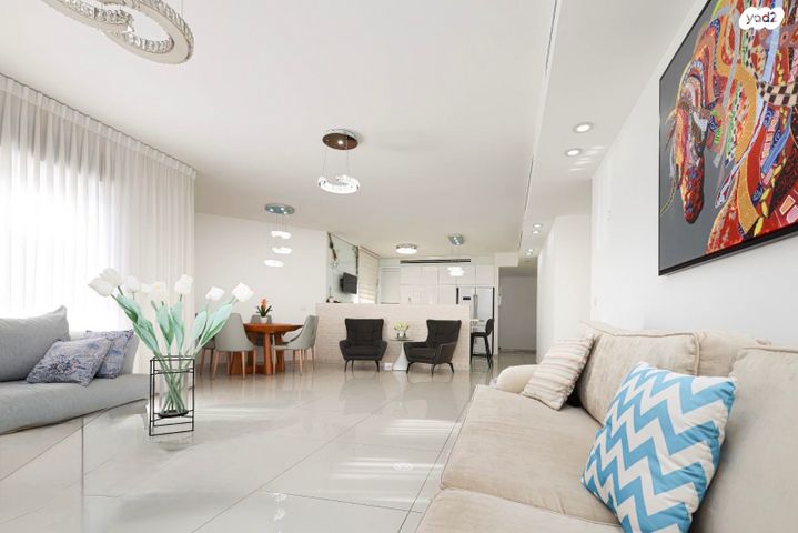 גג/ פנטהאוז, נאות רבין, יבנה