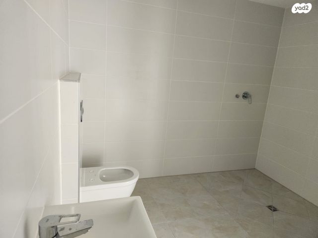 דירה, גרציאני יצחק, גני שרונה, קרית הממשלה, תל אביב יפו