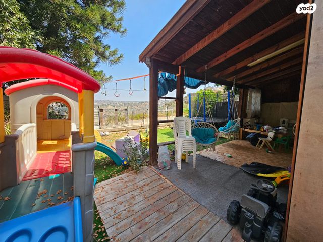 דו משפחתי, שערי תקווה