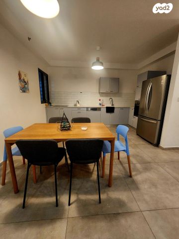 דירה, דולפין, גלי כרמל, טירת כרמל