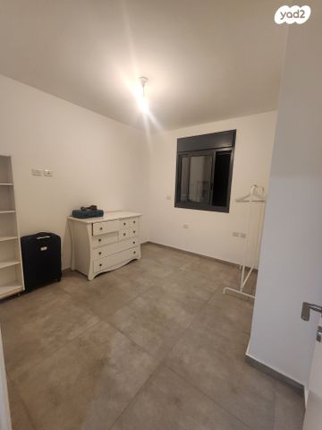 דירה, דולפין, גלי כרמל, טירת כרמל