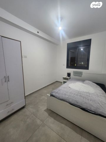 דירה, דולפין, גלי כרמל, טירת כרמל