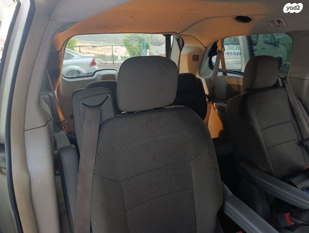 מודעת רכב קרייזלר טאון אנד קאנטרי