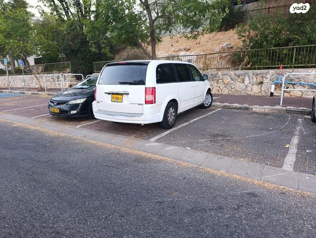 קרייזלר טאון אנד קאנטרי