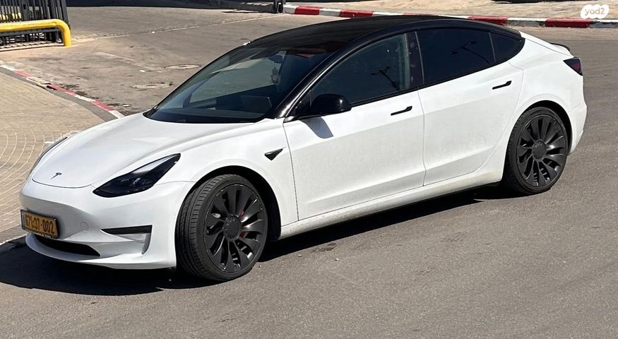 מודעת רכב טסלה מודל 3