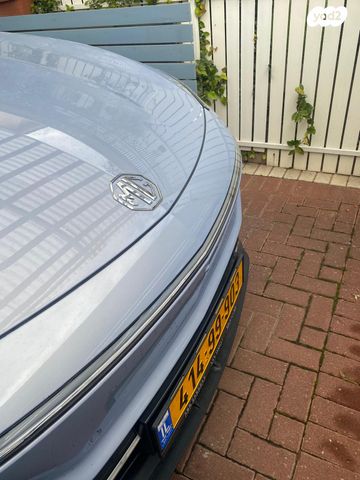 אם ג'י מארוול R