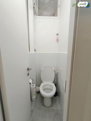 דירה, רמב"ם, ראשון לציון