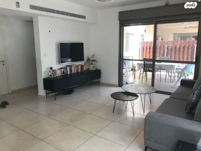 דירת גן, כפר יונה