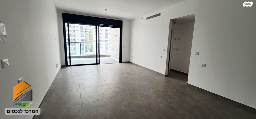 דירה, יעקב תמרי, חצרות המושבה, רחובות