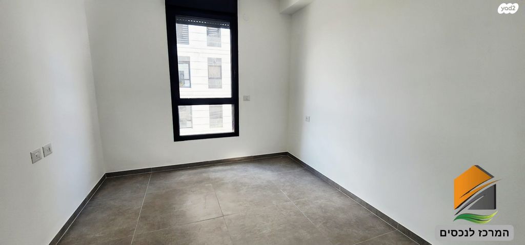 דירה, יעקב תמרי, חצרות המושבה, רחובות