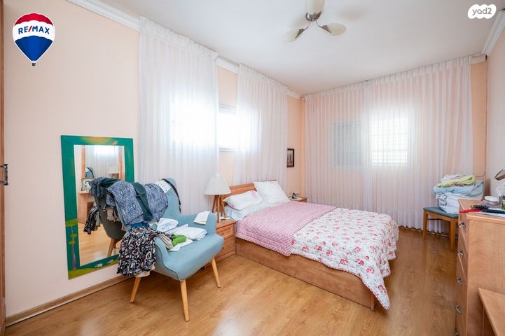 דו משפחתי, הגאון, פרדס חנה כרכור