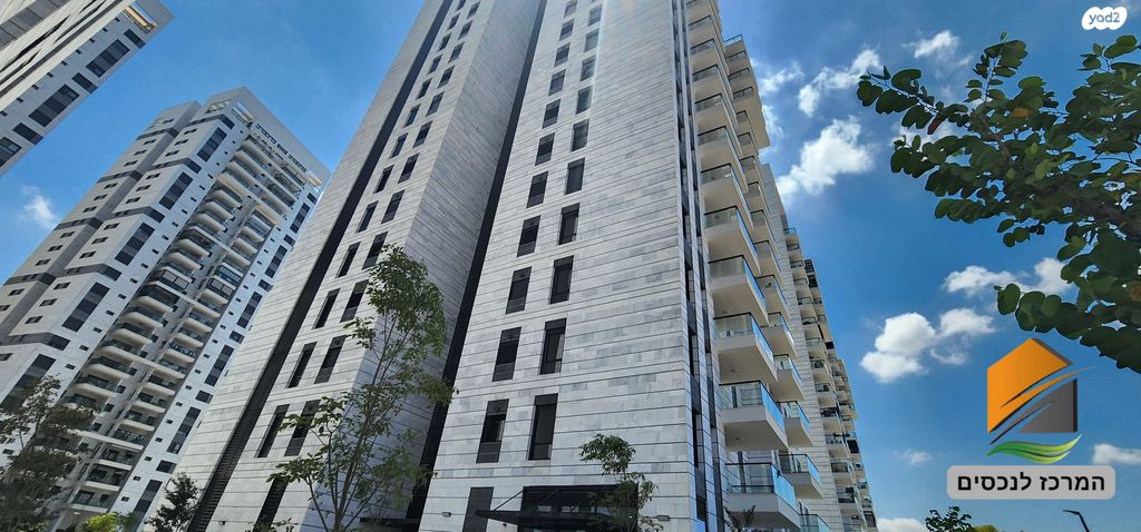 דירה, יעקב תמרי, חצרות המושבה, רחובות