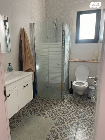 דו משפחתי, רובע 10 חן, קצרין