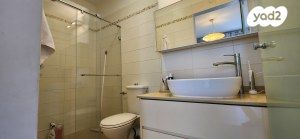 דו משפחתי, שערי תקווה