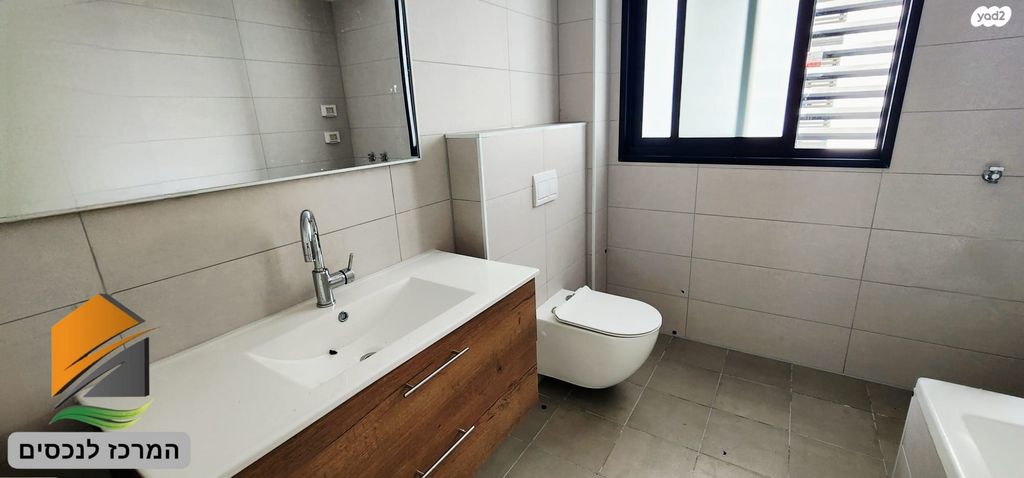 דירה, יעקב תמרי, חצרות המושבה, רחובות