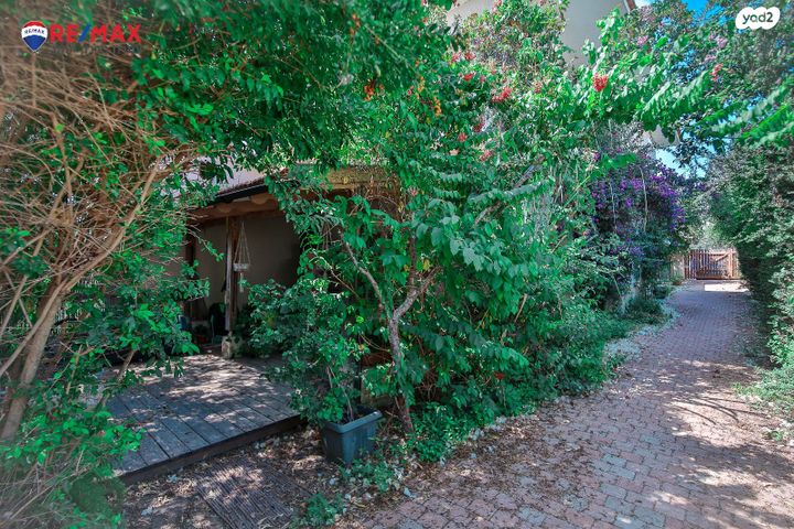 דו משפחתי, טרומפלדור, נווה רמז, זכרון יעקב