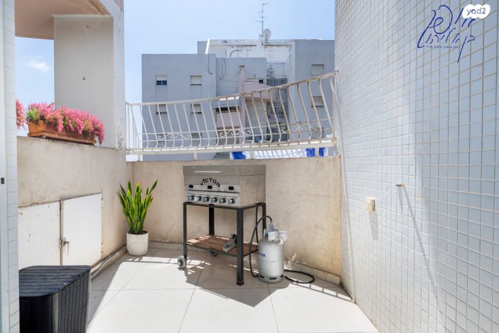 דירה, יונה צבי פיינשטיין, ראשון לציון