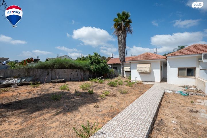 דו משפחתי, הגאון, פרדס חנה כרכור