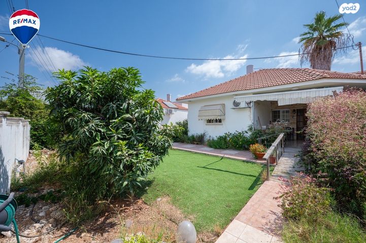 דו משפחתי, הגאון, פרדס חנה כרכור