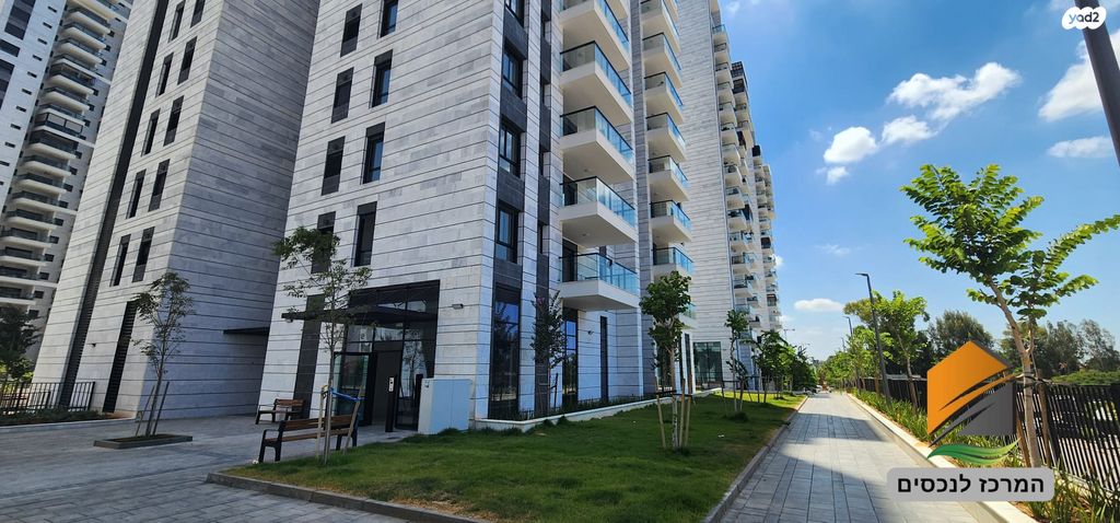 דירה, יעקב תמרי, חצרות המושבה, רחובות