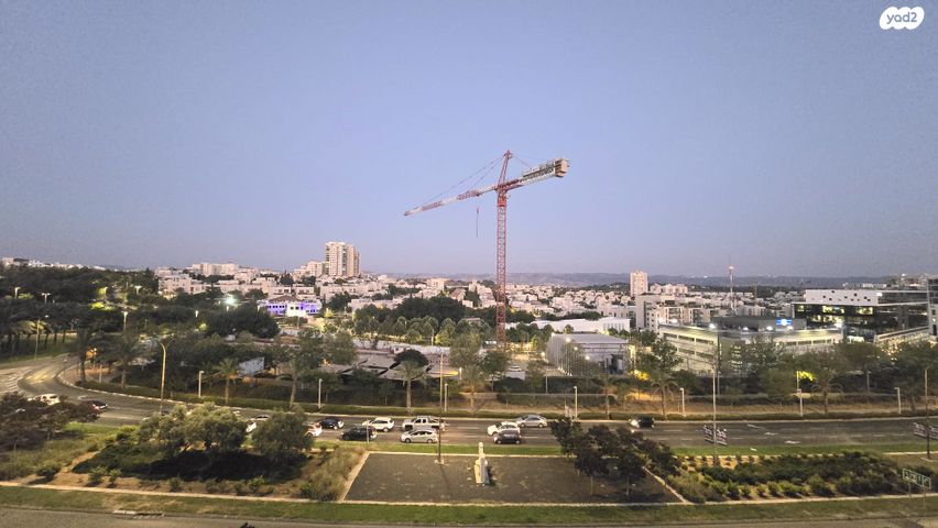 דירה, יגאל ידין, המגינים, מודיעין מכבים רעות