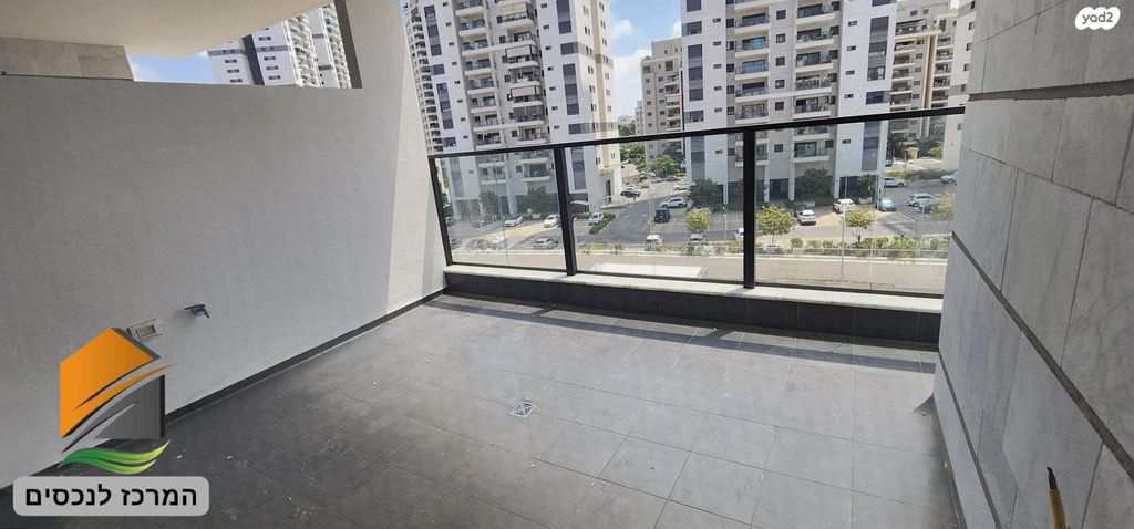 דירה, יעקב תמרי, חצרות המושבה, רחובות